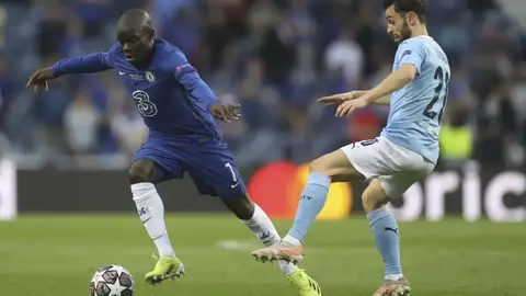 N´Golo Kante con Chelsea en la Premier League I AP