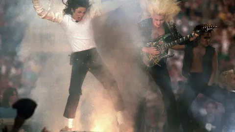 Michael Jackson en su Halftime Show | @PopCrave
