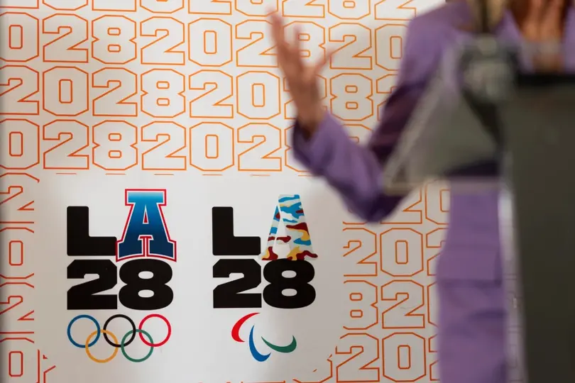 Logo de los Juegos Olímpicos de Los Angeles 2028 durante una conferencia de prensa del comité organizador del evento | AP
