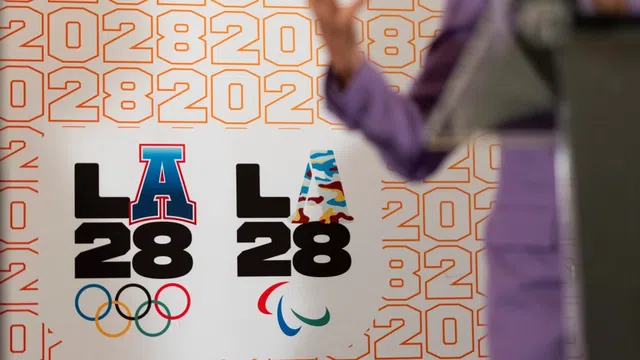Logo de los Juegos Olímpicos de Los Angeles 2028 durante una conferencia de prensa del comité organizador del evento | AP