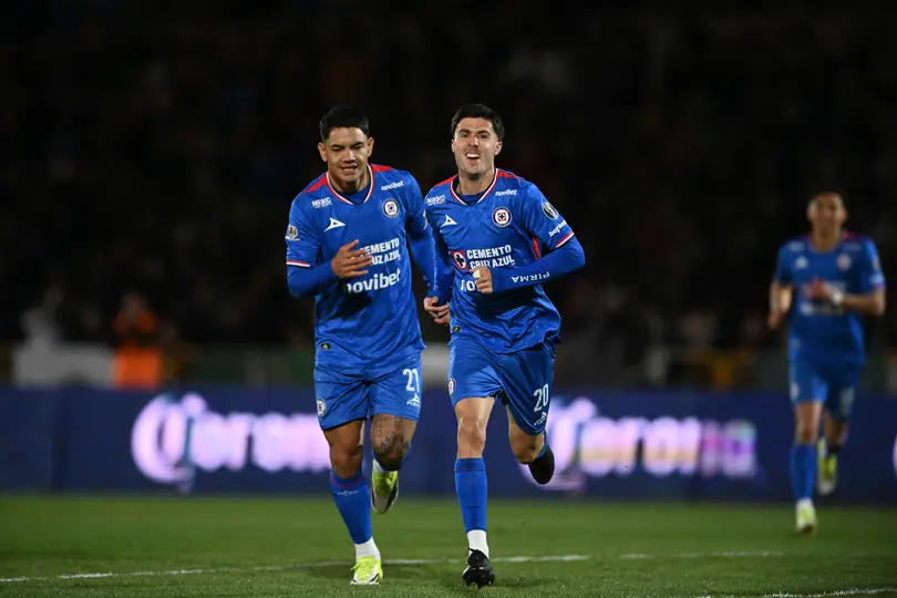Gabriel 'Toro' Fernández y José Paradela en celebración en el partido de Cruz Azul ante FC Juárez | IMAGO 7