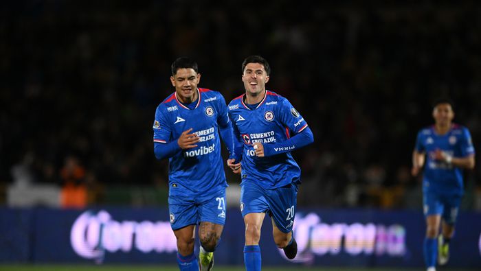 Gabriel 'Toro' Fernández y José Paradela en celebración en el partido de Cruz Azul ante FC Juárez | IMAGO 7