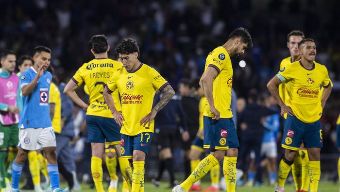 Jugadores de América en lamento tras quedar fuera ante Cruz Azul en Cuartos de Final de la Concachampions en 2025 | MEXSPORT