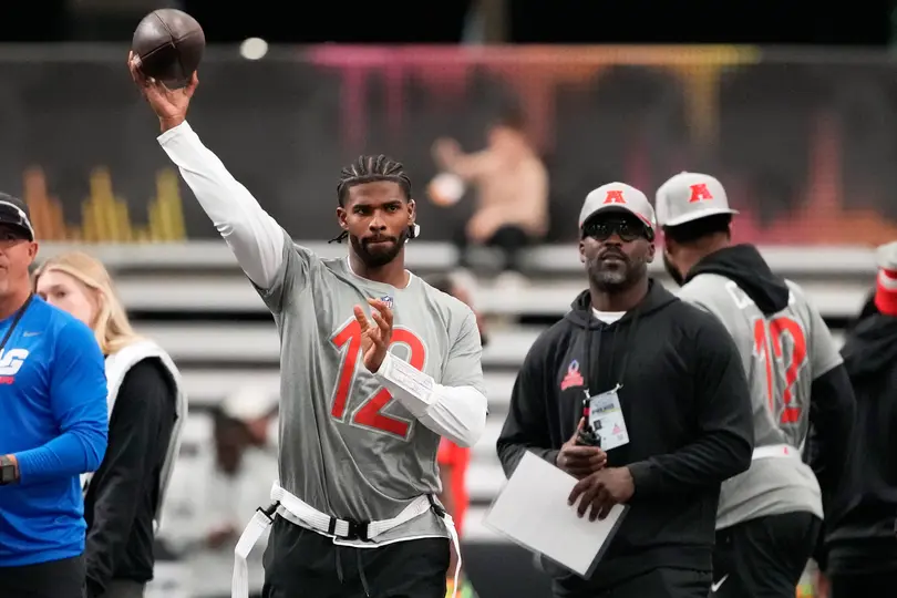Shedeur Sanders entrenando en el Tazón de los Profesionales | AP