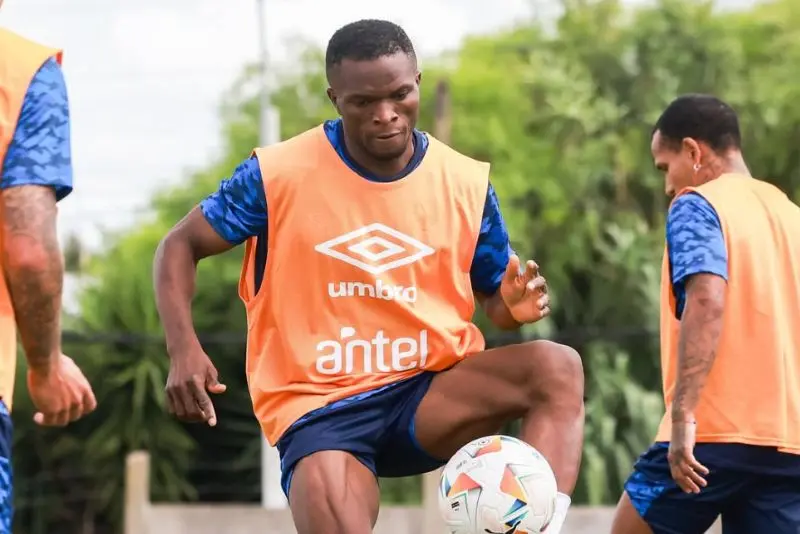 Ebere es del interés de la directiva de Cruz Azul | IG: @c_ebere11