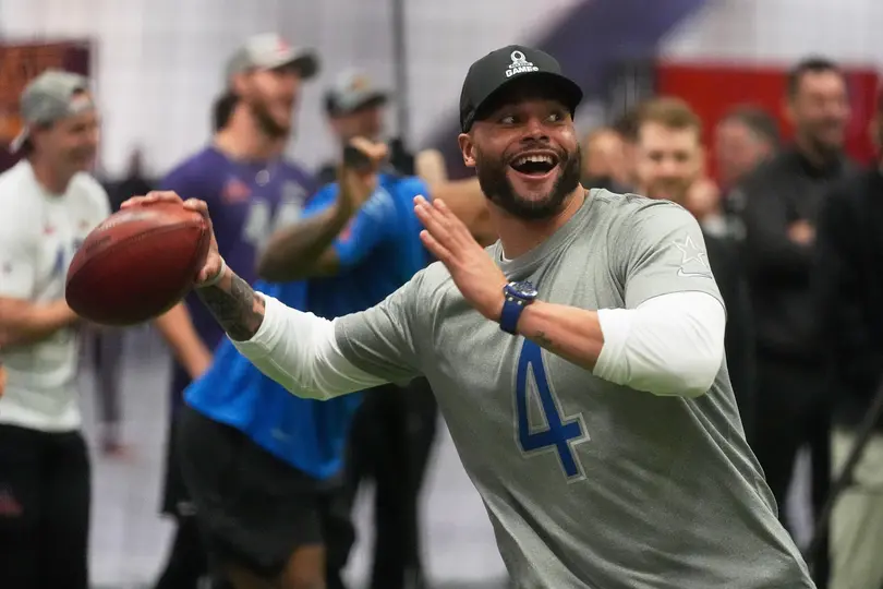 Dak Prescott entrenando en el Tazón de los Profesionales | AP