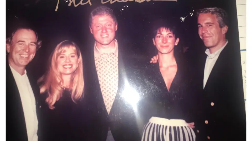 Bill Clinton ha negado en reiteradas ocasiones cualquier participación en actividades ilícitas./ AP