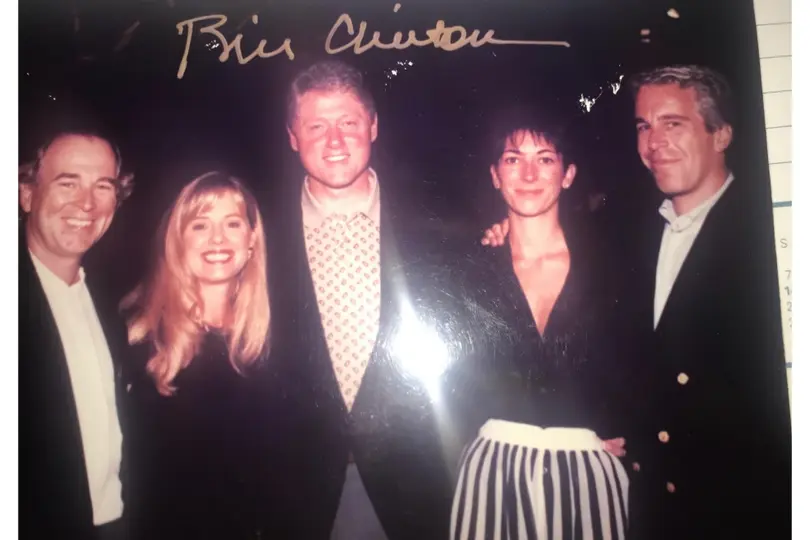 Bill Clinton ha negado en reiteradas ocasiones cualquier participación en actividades ilícitas./ AP