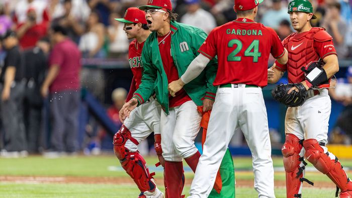 Julio Urías celebra en la victoria de México contra Puerto Rico en el Clásico Mundial 2023 | MEXSPORT