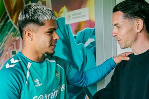 Álvaro Fidalgo en su primer día con Real Betis | X: @RealBetis