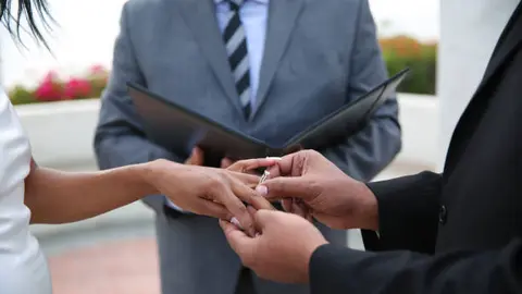 Este tipo de matrimonio suele estar asociado a acuerdos estratégicos o de conveniencia. / iStock