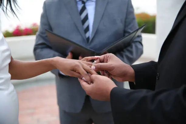 Este tipo de matrimonio suele estar asociado a acuerdos estratégicos o de conveniencia. / iStock