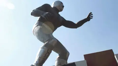 Estatua de El Santo en Tepito | Facebook: Ring the Damn Bell