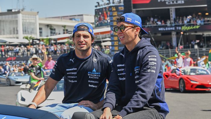 Carlos Sainz y Alex Albon durante el desfile de pilotos de la Fórmula 1 en el Gran Premio de México 2025 | MEXSPORT