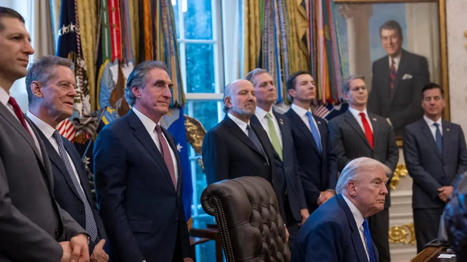 Donald Trump presume la expansión de la tierra estadounidense frente a su gente / FB: @WhiteHouse