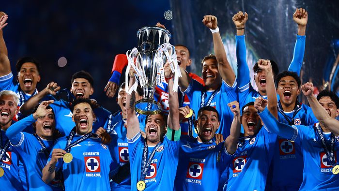 Jugadores de Cruz Azul celebran la obtención de la Copa de Campeones Concacaf 2025 | MEXSPORT
