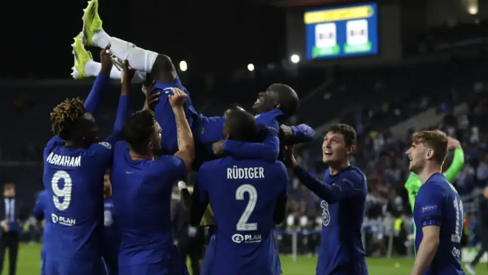 Jugadores del Chelsea despidiendo a N´Golo Kante I AP