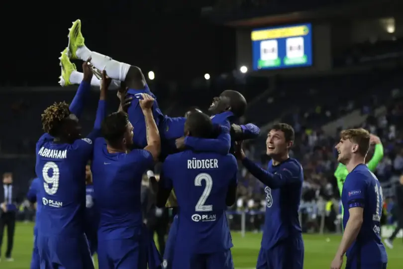 Jugadores del Chelsea despidiendo a N´Golo Kante I AP