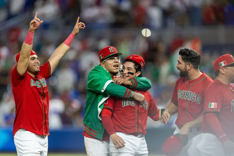 Julio Urías en celebración con sus compañeros en el partido ante Puerto Rico en el Clásico Mundial 2026 | MEXSPORT