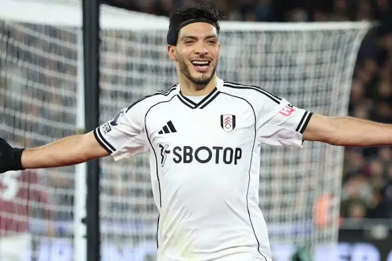 Fulham le brindó homenaje a Raúl Jiménez | AP