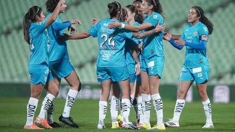 Jugadoras de Rayadas celebran contra Santos en la Jornada 6 del Clausura 2026 | IMAGO 7