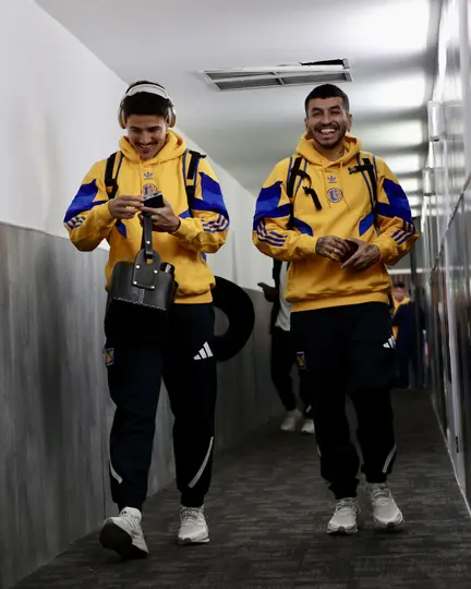 Futbolistas de Tigres rumbo a Canadá | @TigresOficial