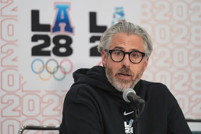 Casey Wasserman, presidente del comité de Los Angeles 2028, durante conferencia de prensa | AP