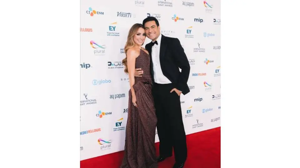 Carlos Rivera y Cynthia Rodríguez. / IG: @cynoficial