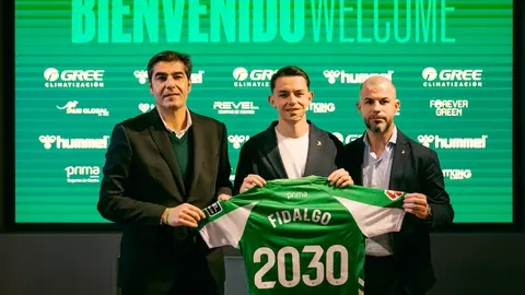Fidalgo ya fue presentado de manera oficial | X: @RealBetis