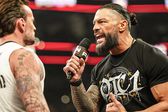 Roman Reigns explota contra CM Punk: “Tú eres la razón por la que no dejamos entrar a los fans en este negocio”