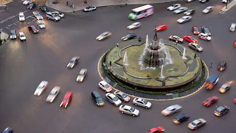 Vehículos con holograma 0 y 00, así como autos eléctricos e híbridos, están exentos del programa./ Pixabay