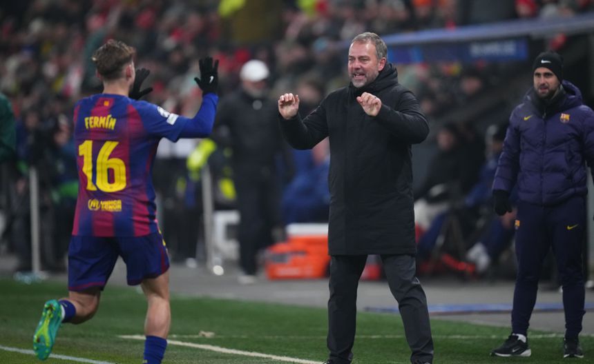 Hansi Flick en celebración con Fermín López en Champions League | AP