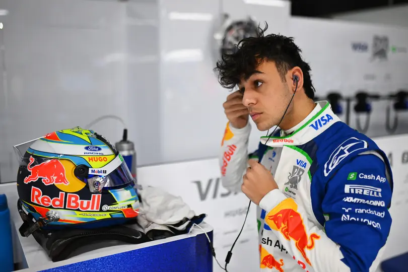 Arvid Lindblad en preparación con Racing Bulls  durante el shakedown de Barcelona | RED BULL