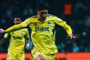 Edson Álvarez vuelve a la actividad en la victoria del Fenerbahce contra Kocaelispor