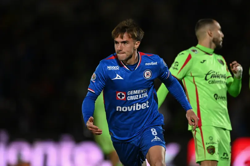Agustín Palavecino festeja tras su gol en el partido de Cruz Azul ante FC Juárez | IMAGO 7