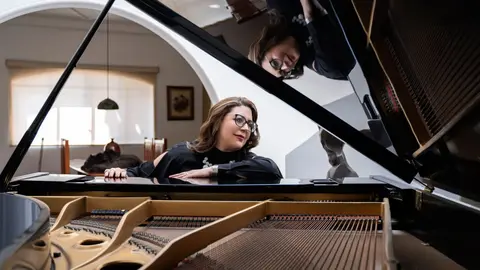 El nombre de México estuvo presente en los Grammy 2026 gracias al trabajo de Gabriela Ortiz en música clásica contemporánea./ X: @ColegioNal_mx