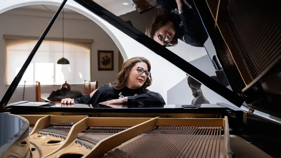 El nombre de México estuvo presente en los Grammy 2026 gracias al trabajo de Gabriela Ortiz en música clásica contemporánea./ X: @ColegioNal_mx