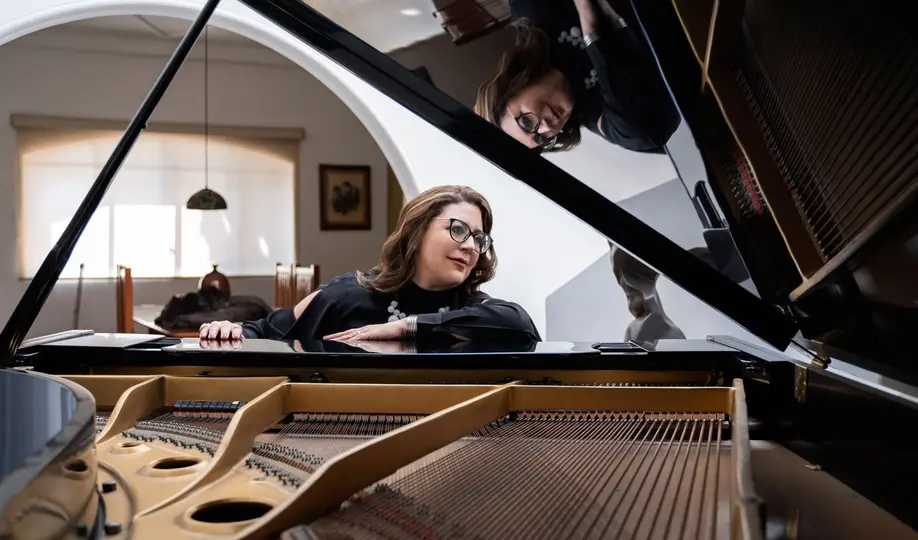 El nombre de México estuvo presente en los Grammy 2026 gracias al trabajo de Gabriela Ortiz en música clásica contemporánea./ X: @ColegioNal_mx