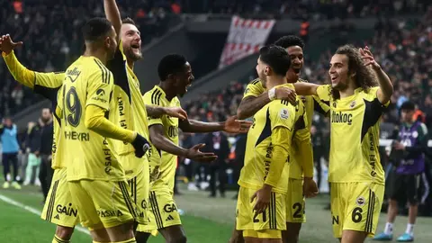 Fenerbahce logró la victoria con Edson en el campo | X: @Fenerbahce