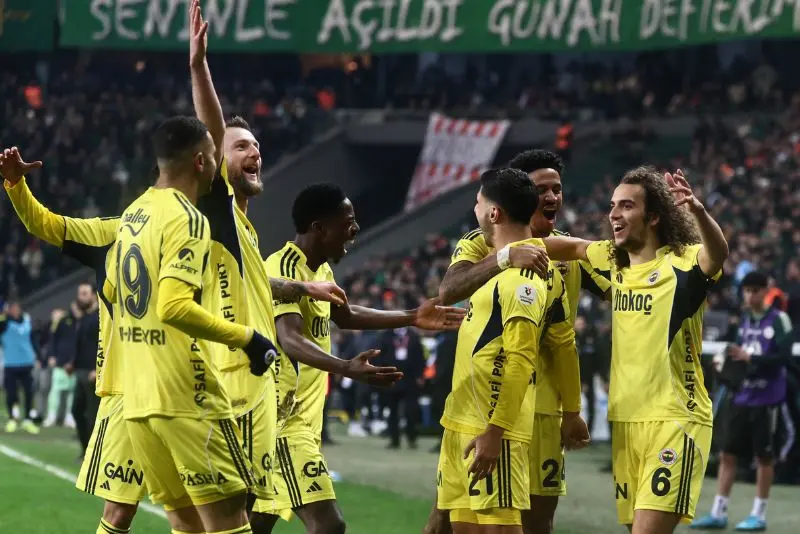Fenerbahce logró la victoria con Edson en el campo | X: @Fenerbahce