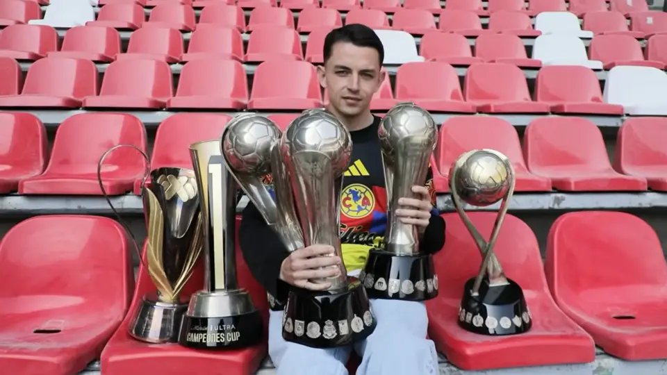 Fidalgo se despidió de todos los trofeos conseguidos | Captura de YouTube