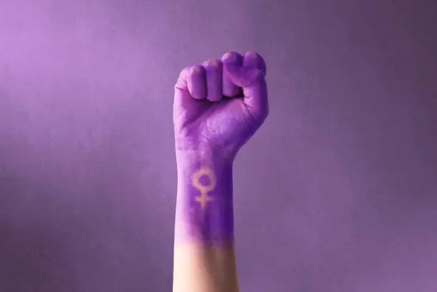 Más que un color, el morado es un emblema de la lucha contra la desigualdad de género. / iStock