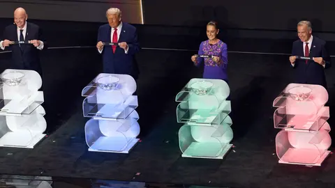 Gianni Infantino, Donald Trump, Claudia Sheinbaum y Mark Carney durante el sorteo de la Copa del Mundo 2026 | MEXSPORT