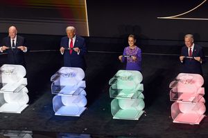 Gianni Infantino, Donald Trump, Claudia Sheinbaum y Mark Carney durante el sorteo de la Copa del Mundo 2026 | MEXSPORT