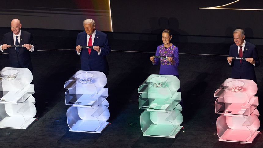 Gianni Infantino, Donald Trump, Claudia Sheinbaum y Mark Carney durante el sorteo de la Copa del Mundo 2026 | MEXSPORT
