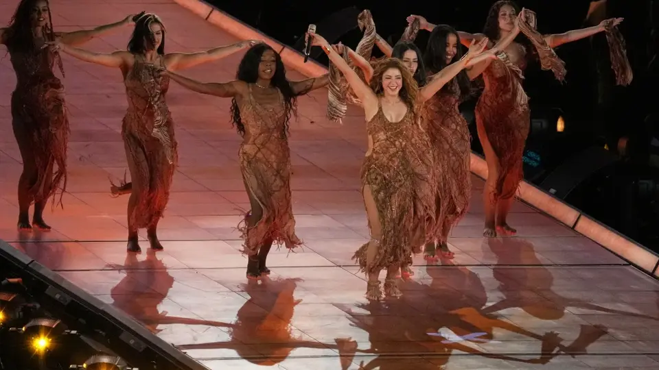 Shakira no pudo contener las lágrimas al finalizar su histórico concierto en el Zócalo de la Ciudad de México./ AP