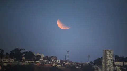 La llamada Luna roja pudo observarse a simple vista sin necesidad de equipo especial. / Grosby Group