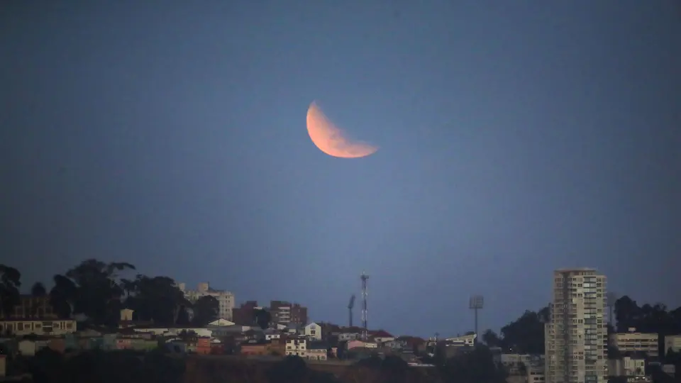 La llamada Luna roja pudo observarse a simple vista sin necesidad de equipo especial. / Grosby Group