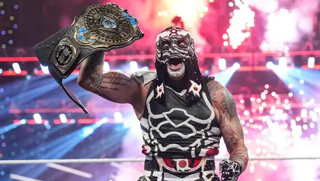 ¡Por fin y con Cero Miedo! Penta se convirtió en el nuevo campeón intercontinental tras vencer a Dominik Mysterio en Raw