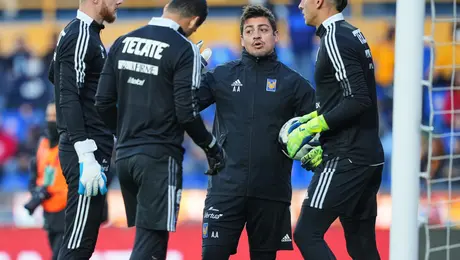 Mexicano en Qatar, exentrenador de porteros en Tigres y Selección, vive explosiones en plena entrevista